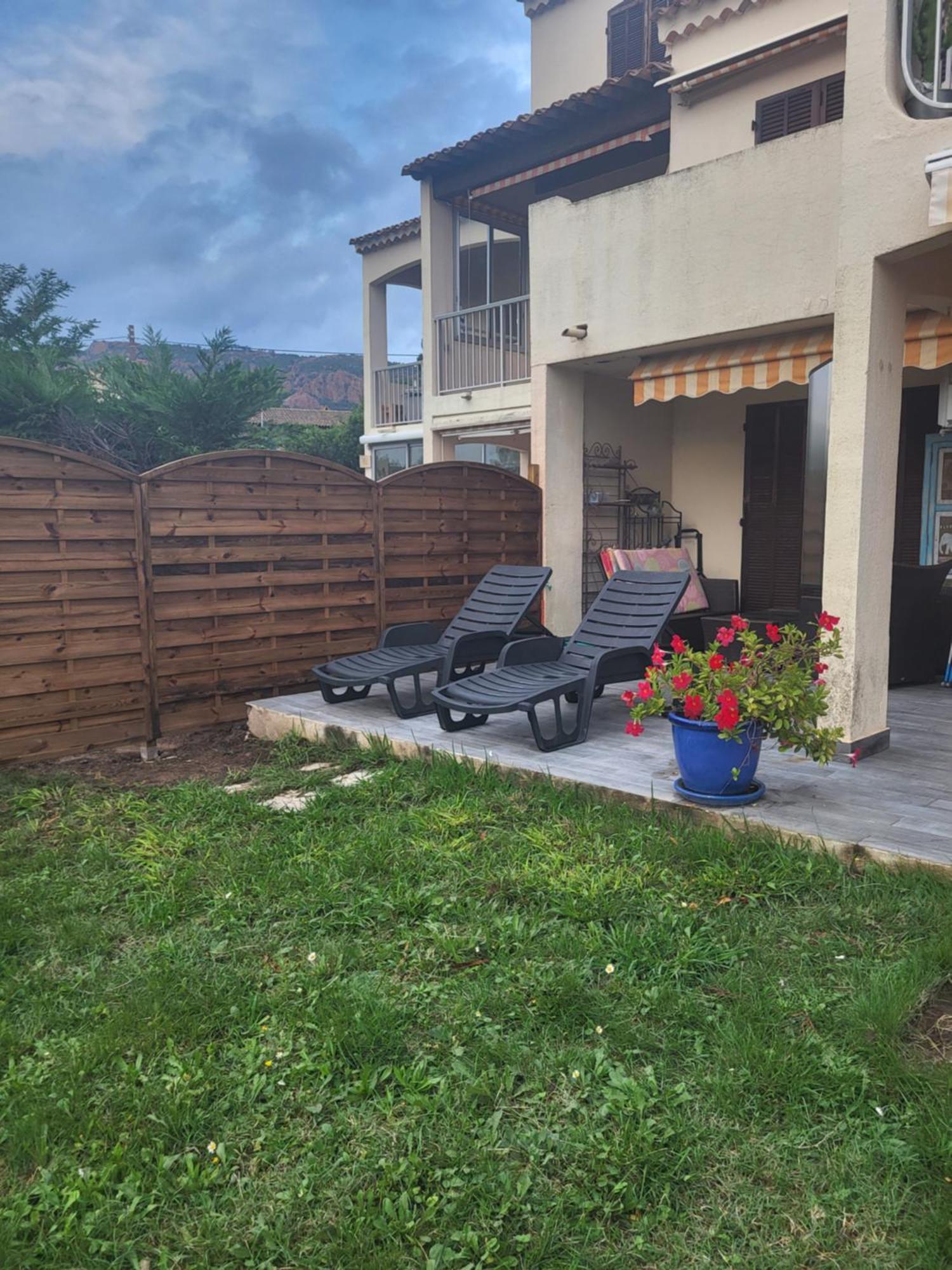 Agay Le Pti Bonheur 60M2 Rez De Jardin, En Bord De Mer Saint-Raphaël Kültér fotó